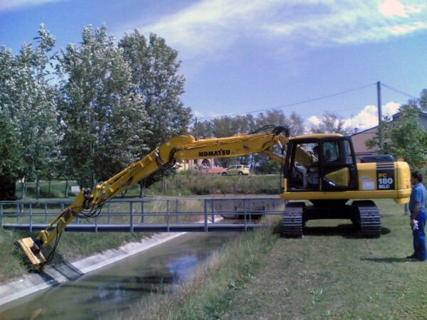 Brush cutter for excavators from 1500 kgs - Image 2