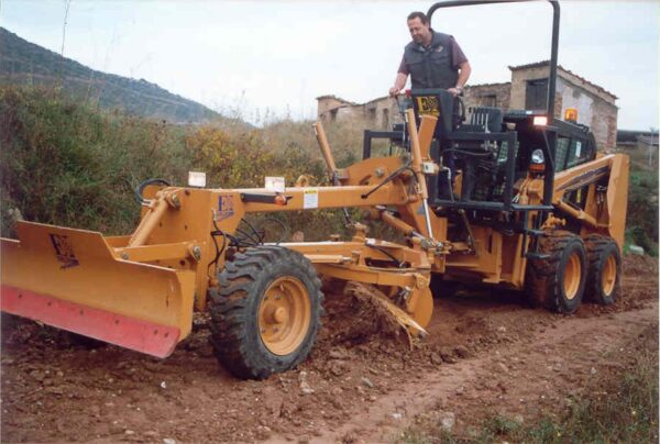 Hydraulic articulated grader - Image 2